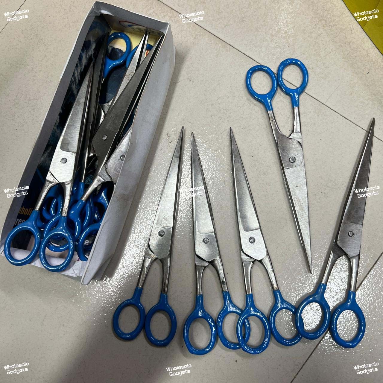 Metal hair cutting scissors