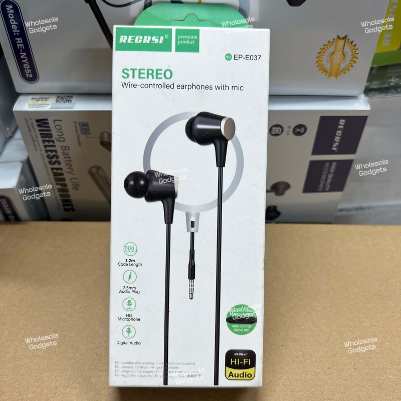 Recrsi EP-E037 wired earphones.
