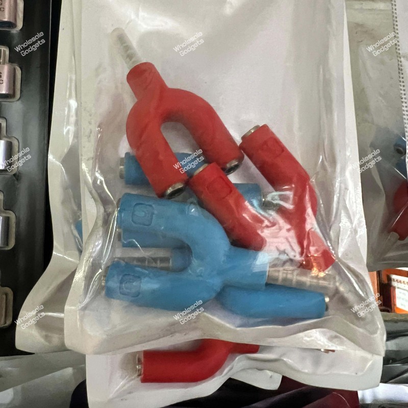 Audio jack 2-in-1 audio splitter for a headphone and microphone