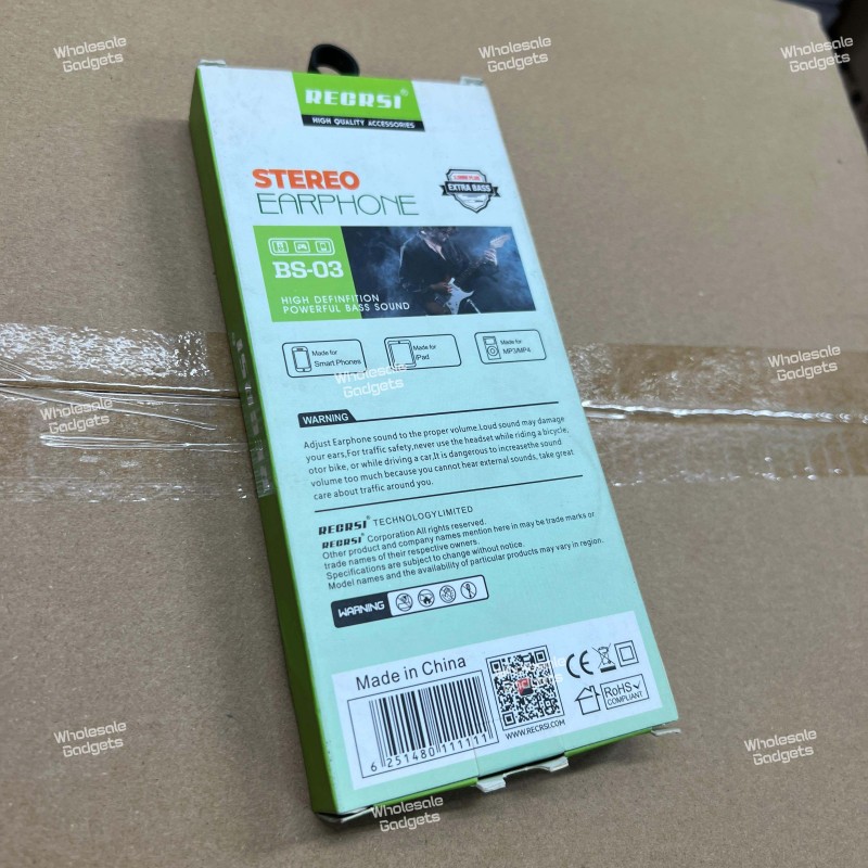 RECRSI BS-03 are wired stereo earphones with powerful bass sound.
